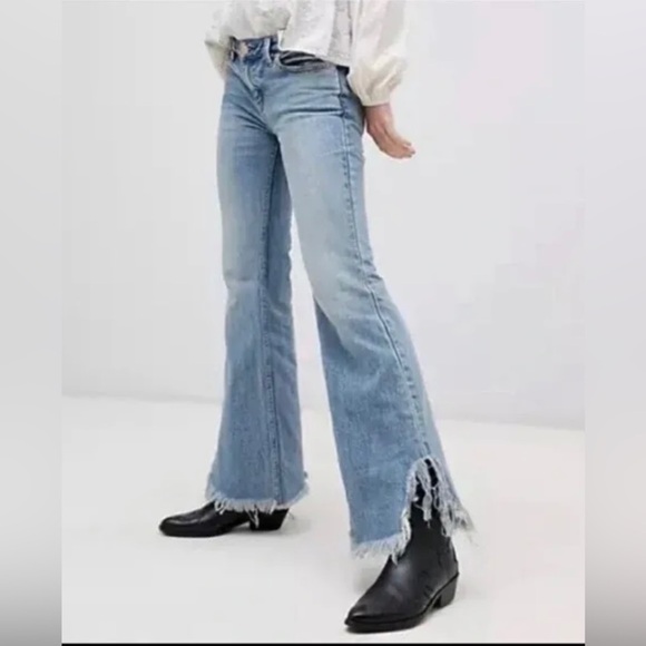 We The Free People Vintage Raw Hem Flared Jeans Size 26 Fringe Cut Out - Picture 4 of 10